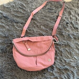 Lululemon mauve crossbody purse